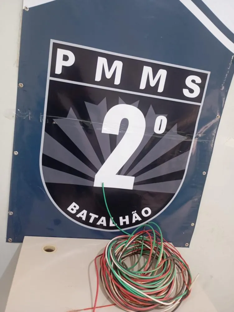 Polícia Militar apreende fios de cobre abandonados em área urbana de Três Lagoas