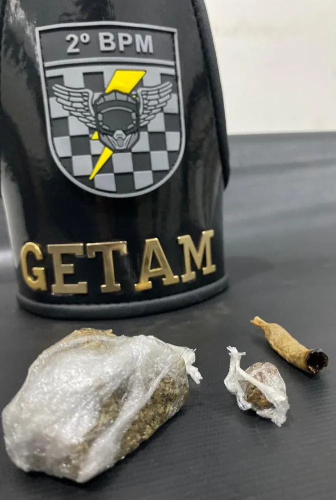 Motorista é flagrado fumando maconha ao volante e acaba preso em Três Lagoas