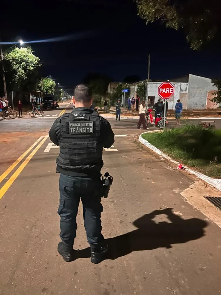 Adolescente sofre traumatismo craniano após ser atropelado por van em cruzamento de Três Lagoas