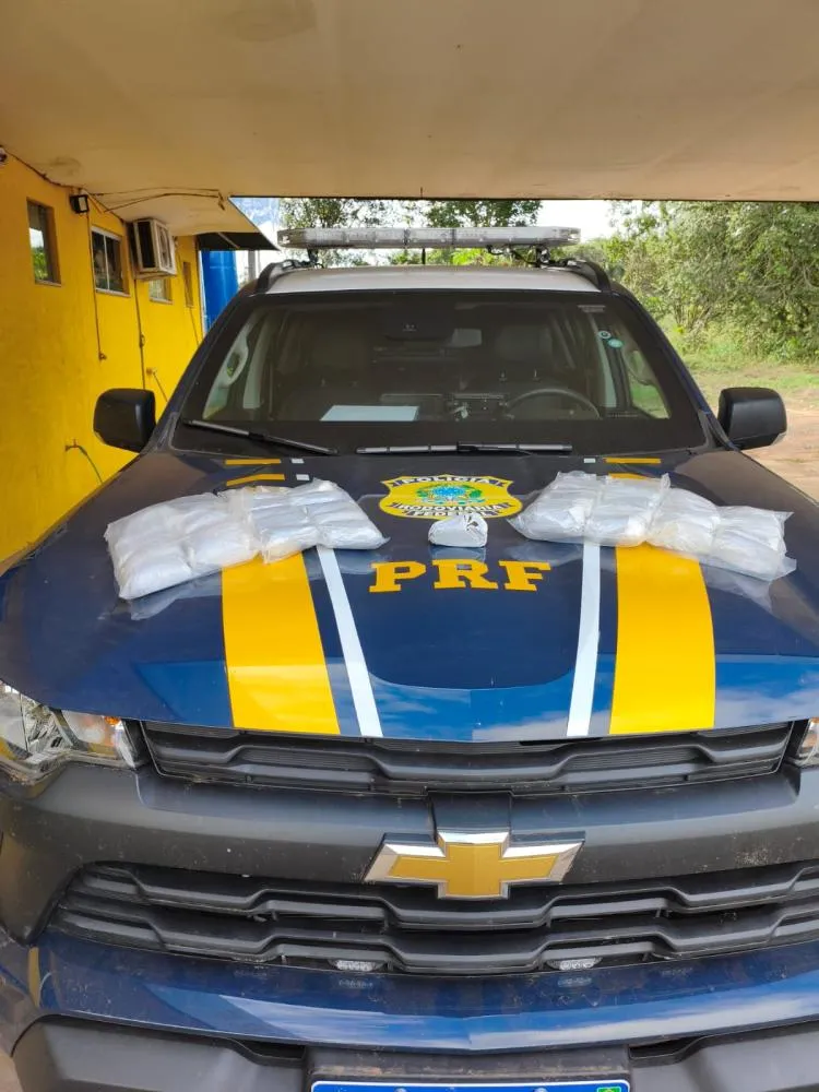 PRF apreende haxixe e medicamentos durante fiscalização na BR-262 em Água Clara