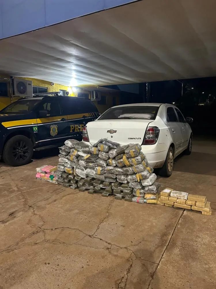 PRF apreende 132 quilos de drogas durante fiscalização na BR-262, em Água Clara