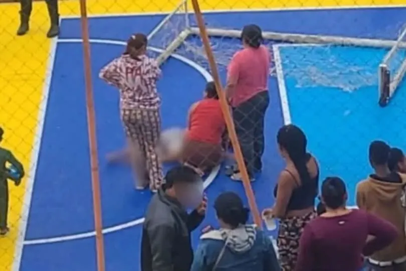 Menino de 10 anos morre após ser atingido por trave de futebol em quadra esportiva