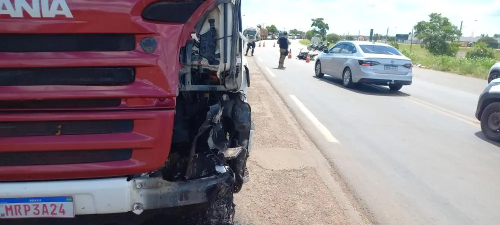 Homem morre em trágico acidente envolvendo moto e caminhão na BR-262 